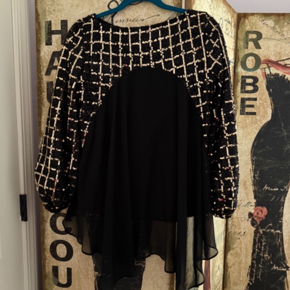High/Low Sequin Top, Black & Gold, L/S Size M - Picture 3 of 4